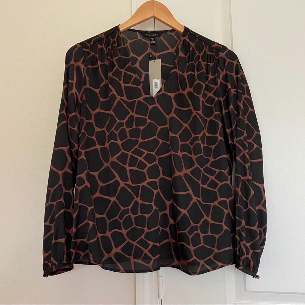 Banana republic animal print v neck blouse